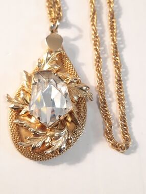 Gold-Tone Vintage Pendant Necklace with Clear Crystal Accent